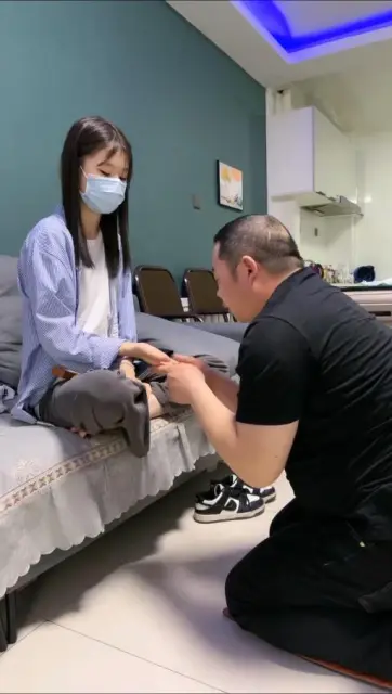 【精神小妹和文文】带新人女王来调教