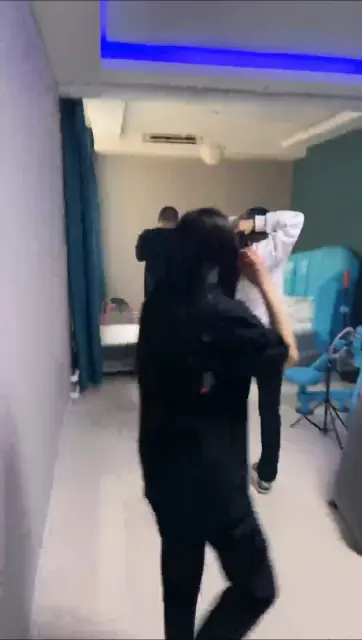 【精神小妹】群殴变态的家奴