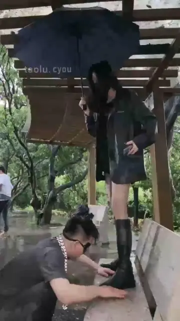 【万一】雨天户外调教