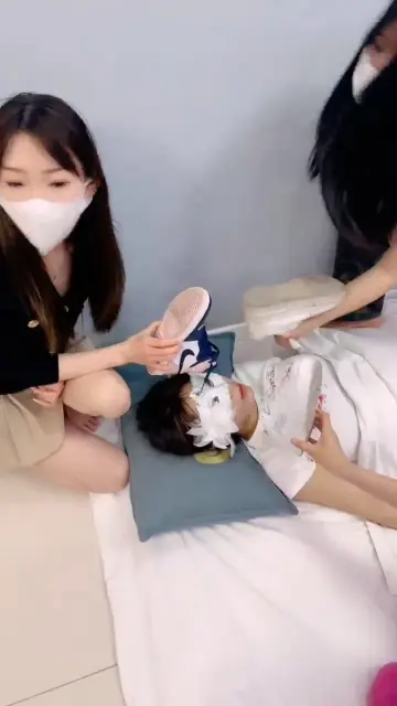 【精神小妹】三个素人调教女奴