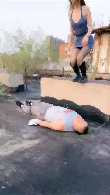 【领主老大】户外调教遛狗跳踩