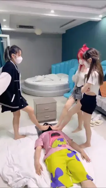 【精神小妹】新女王登场跳踩