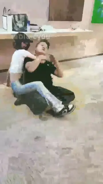 【美娜格格和滔滔】调教课被虐得眼睛充血呕吐拼命求饶恕