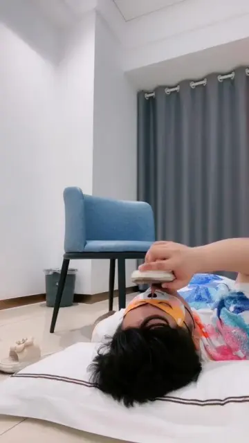 【伊】耳光踩踏深喉