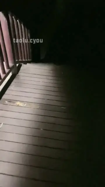 【辣妈】室外调教路人受到刺激