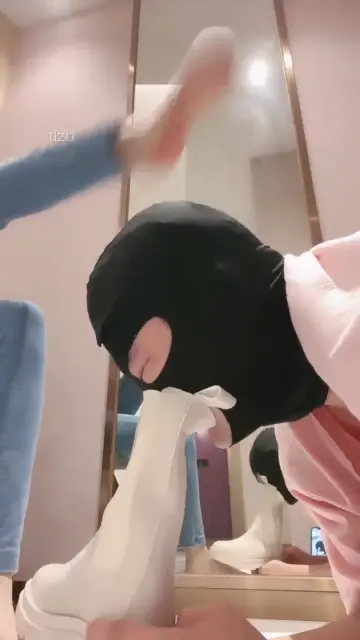 【美娜格格】首播白色马丁靴