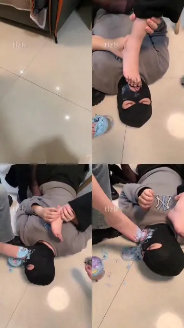 【精神小妹】脚喂食物