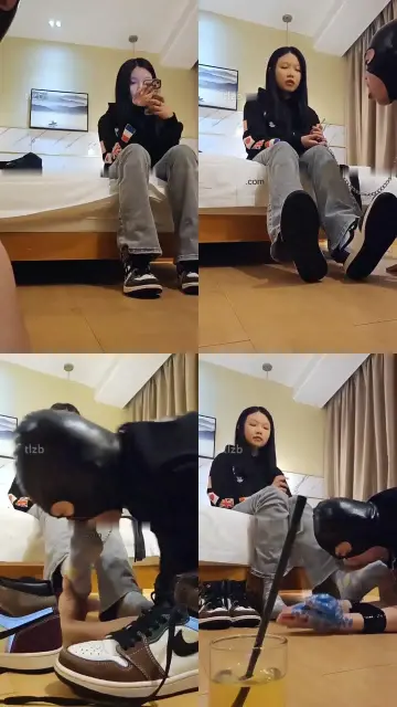 【上头姐妹】新人女大学生调教狗奴