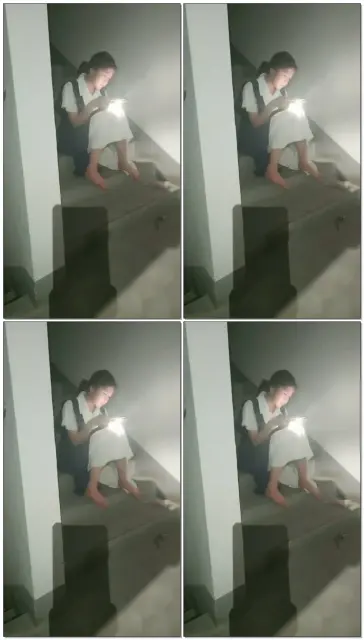 【雯雯可劲吃】楼户外梯舔脚