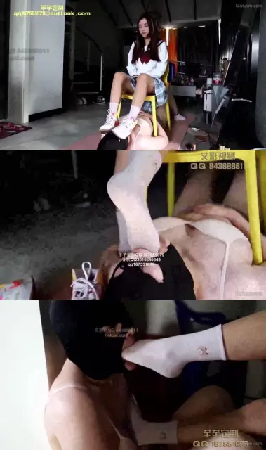 【芊芊】JK配AJ臭袜插嘴脚耳光