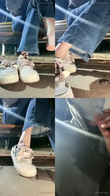 【佳佳S】户外裸足剧情第一视角红绿灯