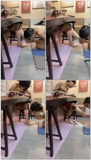 【琴月S】母狗听着妈妈弹琴舔脚