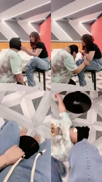 【佳佳】精神小妹狂抽耳光/袜子堵嘴踩踏