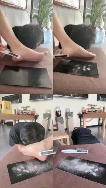 【沅芷大人】刮脚皮让贱狗吃掉