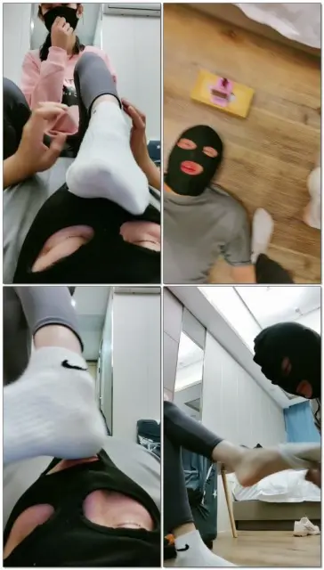 【美娜格格s】强制吸袜倒计时白袜深厚狂插置干呕