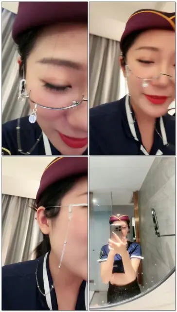 【林晚晚S】圣水洗脚水，高部踩蹈耳光，舔鞋底脚踩面包