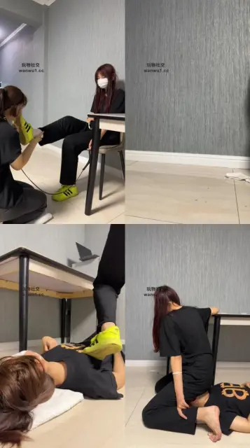 【精神小妹】闺蜜M-跪舔运动鞋白袜裸足/全体重踩踏/坐脸窒息