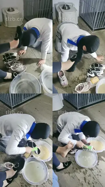 【大美】家务奴努力清理脏鞋