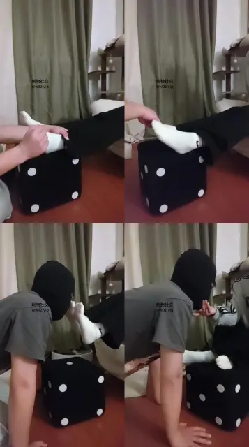 【小猫】白袜脚气味辱/脚插嘴