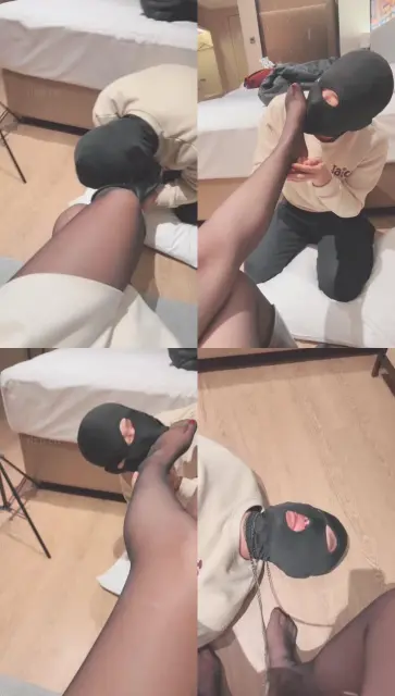 【赵奈奈】长靴黑丝训练狗舌/踩脖插嘴/人体座椅