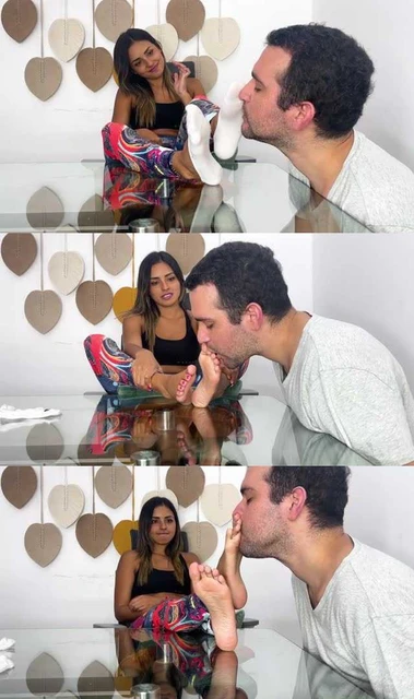 【欧美女王】Enola女王越来越漂亮了!不过臭棉袜脚还是味道十足!贱狗吃棉袜!