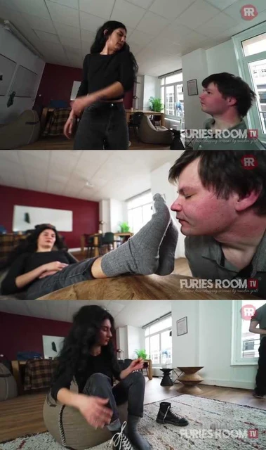 【欧美女王】跪下认社会姐当干妈！打肿你脸拿她臭袜子给你擦！耳光扇成猪头