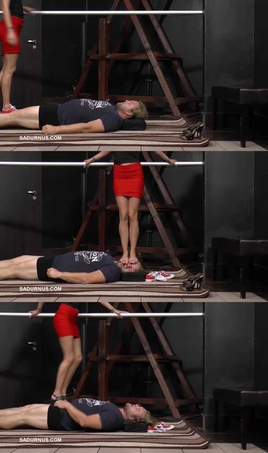 【欧美女王】【踩裆踩脖子踩正脸毁容】帆布鞋棉袜裸足暴力跳踩践踏肉毯脚窒