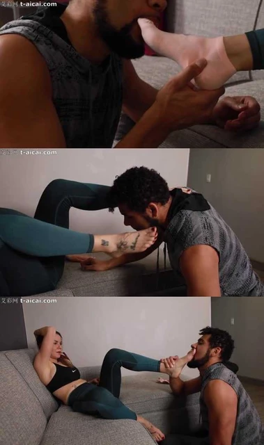 【欧美女王】用女主新鲜臭袜子擦脸爽吗?擦完塞进嘴里嗦!再舔汗脚和脏鞋底!