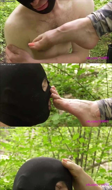 【欧美女王】树林跪舔德国猫女Katharina长筒皮靴超臭棉袜脚!臭袜子都湿透了