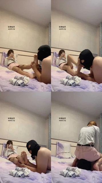 【精神小妹】床上闻舔原味棉袜裸足/坐脸窒息