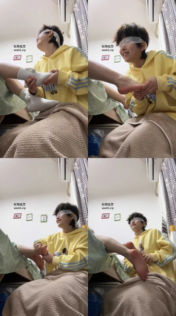 【cc大人】羞涩舔素人的臭脚丫