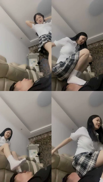 【素人星探】白袜脚踩踏/坐脸窒息