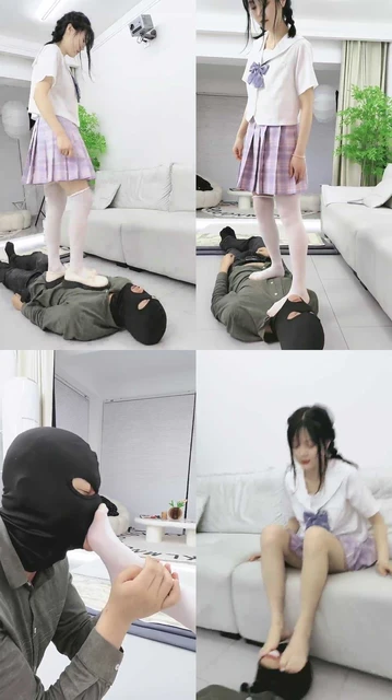 【兔兔】洛丽塔白丝诱惑学长-吃袜子/踩踏裸足插嘴