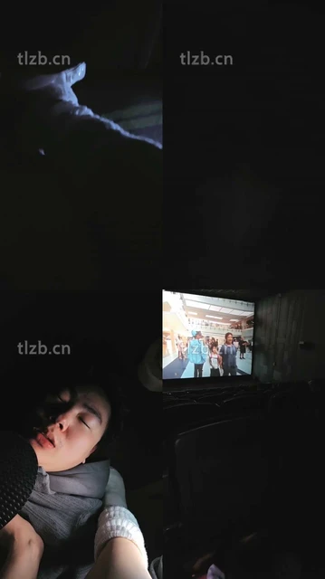 【奶味小仙女】电影院调-毛拖鞋白袜踩狗