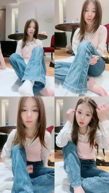 【梨柚冰】白棉袜裸足诱惑地毯狗