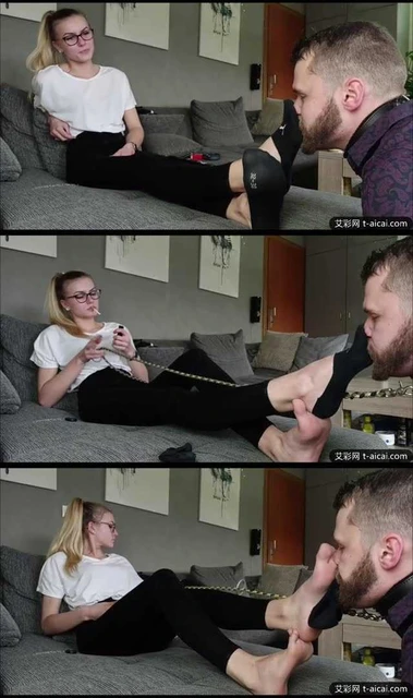 【欧美女王】用大美女Emmy的臭袜子当口罩就是爽！小伙吸着Emmy的臭袜子逛街