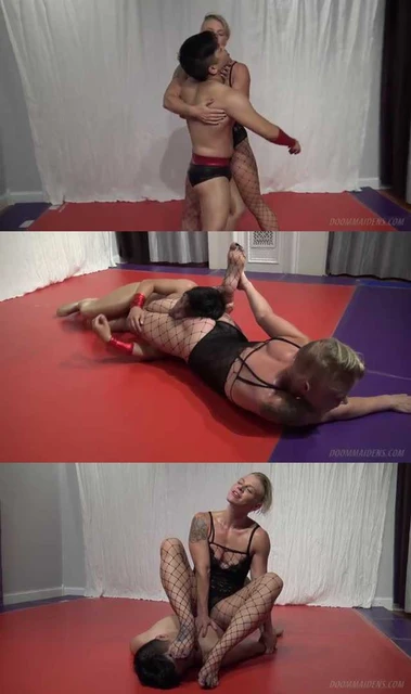 【欧美女王】高大白人美女狂揍矮小亚裔小伙!丝袜脚踩脸羞辱,拎起来扔地上蹂躏!