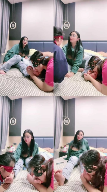 【小羊】双母畜-裸足恋足舔