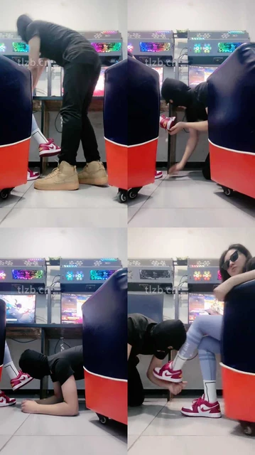 【小妮】网吧-电竞桌底甘愿做奴【完整版】