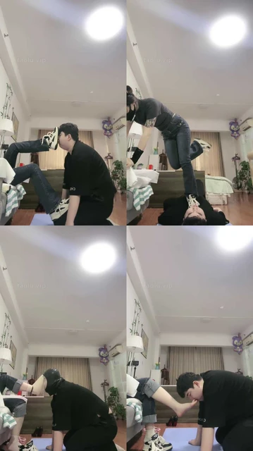 【不期而遇】胶皮头套闻袜香/胶带勒脖/吃呕吐物