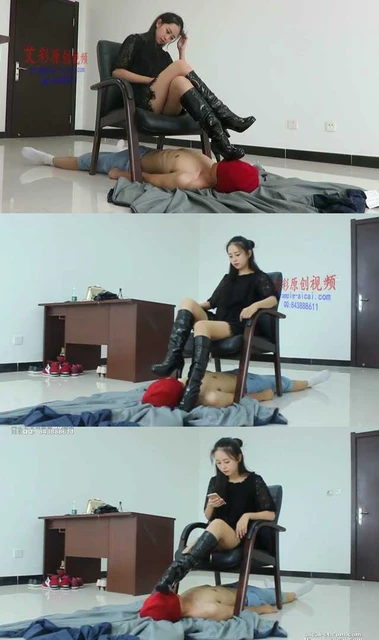 【小黑屋】超漂亮老师天依女主黒靴打电话踩贱狗做脸托！