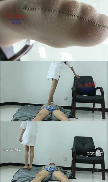 【小黑屋】00后天使踩姐肉丝诱惑，闻舔蹦踩虐踩下面！