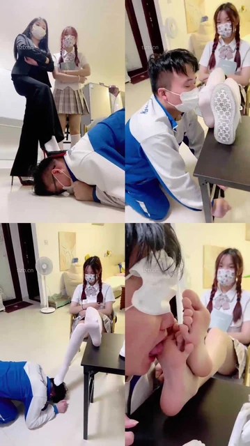 【雯雯】玩男同学 舔白棉袜脚 踩踏