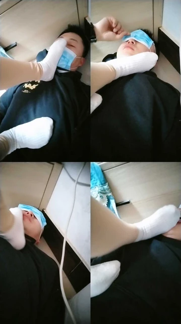 【悦悦大大】原味白袜脚蹂躏狗脸