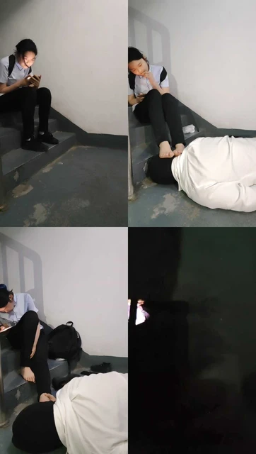 【樱樱】楼道跪舔职高女生的臭脚