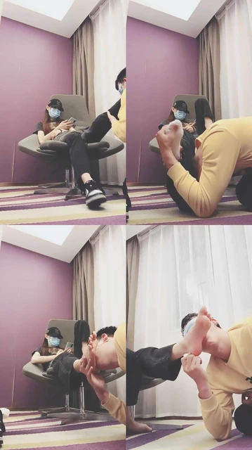 【美娜格格】运动鞋白棉袜惩罚家奴【下】