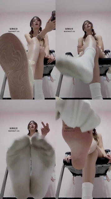 【兔兔酱】脏棉袜憋尿挑战