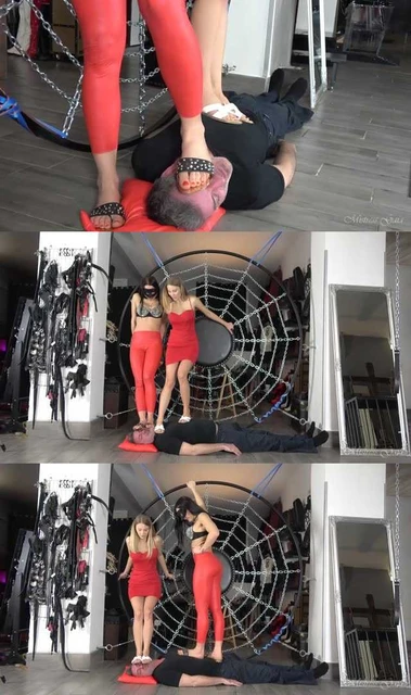 【欧美女王】被Gabriella和Gaia凉拖原味脚暴力狂踩！跳踩碾狗脸！狗脸蹭鞋底！