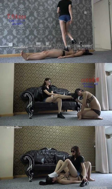 【小妮女主】白袜运动鞋践踏羞辱母狗