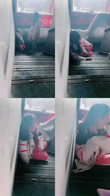 【桃子老师】户外楼梯间-小白鞋白袜虐母畜